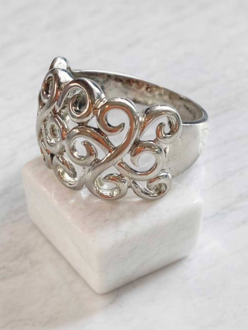 Elegant Sterling Silver Scrollwork Statement Ring size 7 - Picture 8 of 9